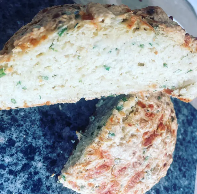A few kitchen experiments the past few weeks:

1+2: Cheddar and chive soda bread
3: My very first quiche Lorraine 
4: Rocket and walnut pesto risotto 

#grubgalore #irishfoodie #foodlover #homecookedfood #vegetariandish #lovefood #irishfood